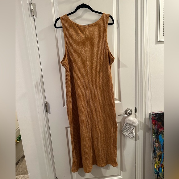 Forever 21+ Ribbed Knit Sleeveless Midi Dress in Burnt Orange with Seashells - Picture 2 of 4